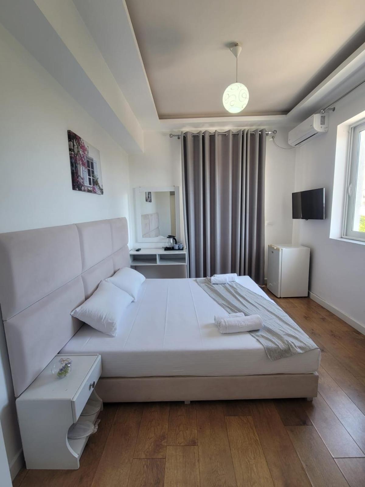 Hotel Myrtai - City Center Sarande Exterior photo