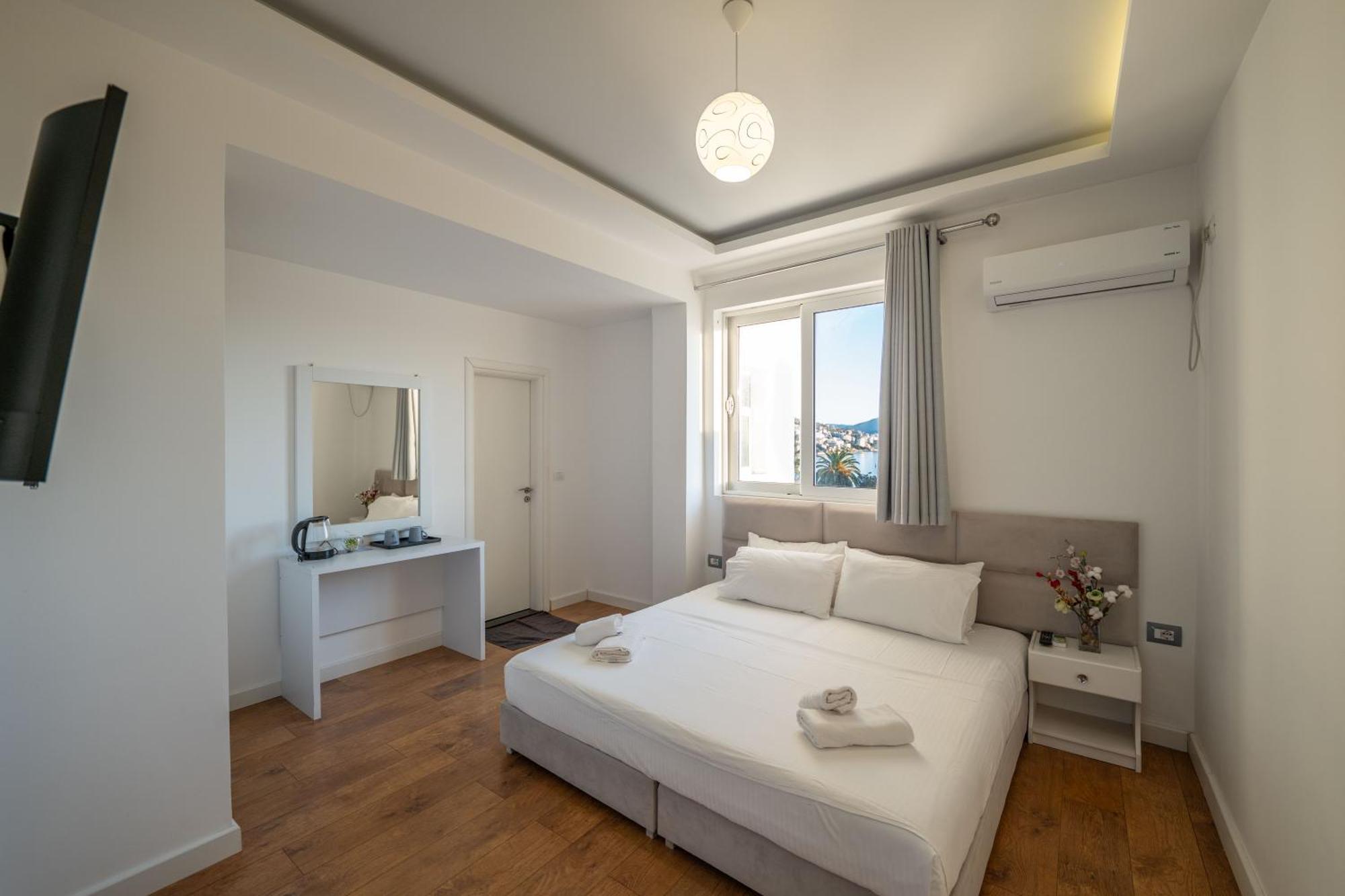 Hotel Myrtai - City Center Sarande Exterior photo