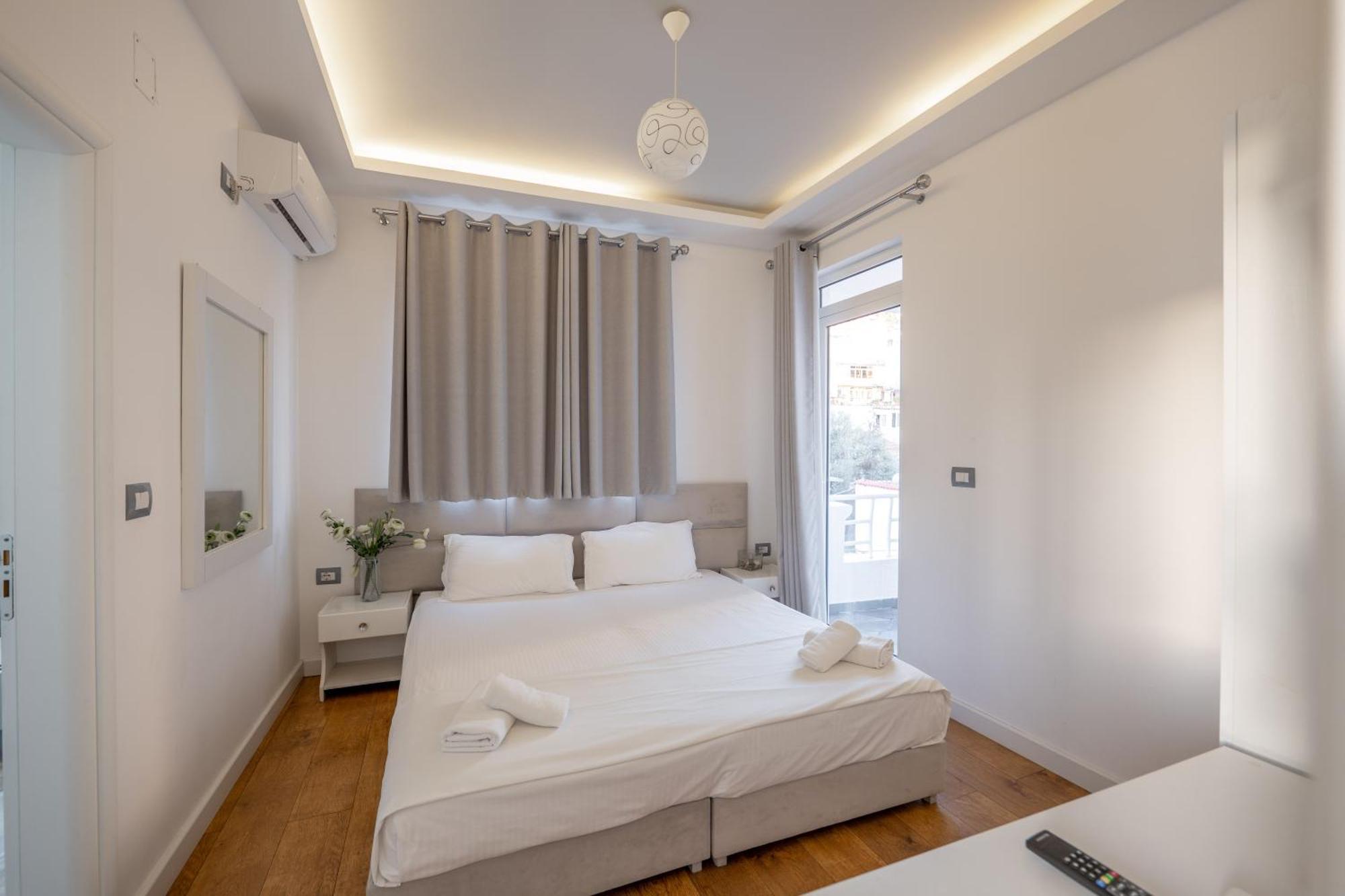 Hotel Myrtai - City Center Sarande Exterior photo