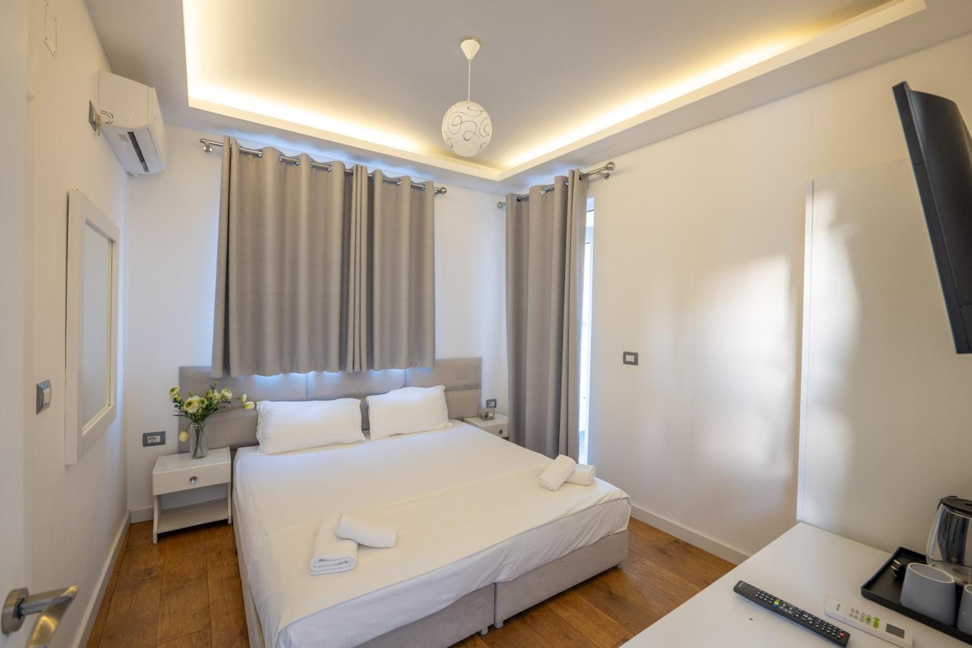 Hotel Myrtai - City Center Sarande Exterior photo